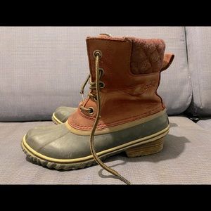 Sorel Boots, size 8, maroon color